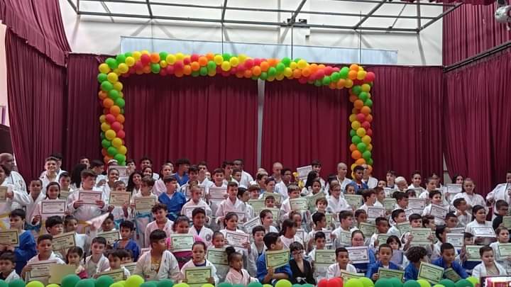 Cerca de 200 alunos de judô do Projeto Superação participam da cerimônia de troca de faixa 